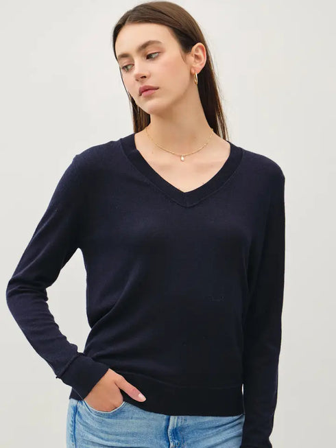 LIGHTWEIGHT V-NECK SWEATER